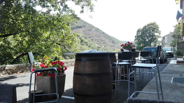 AUBERGE DE FERRALS LES MONTAGNES