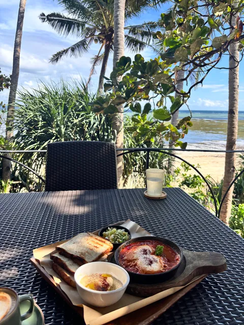 Calma Café & Restaurant