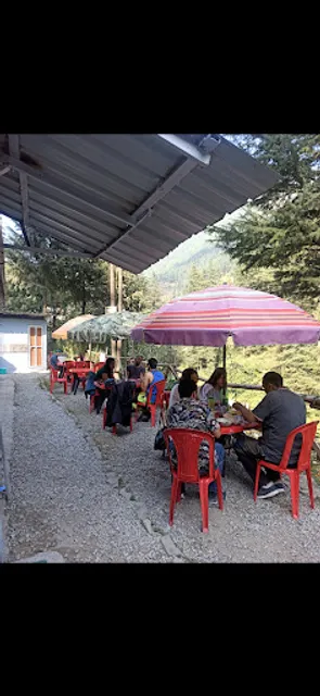 Reverberate Cafe & Cottages