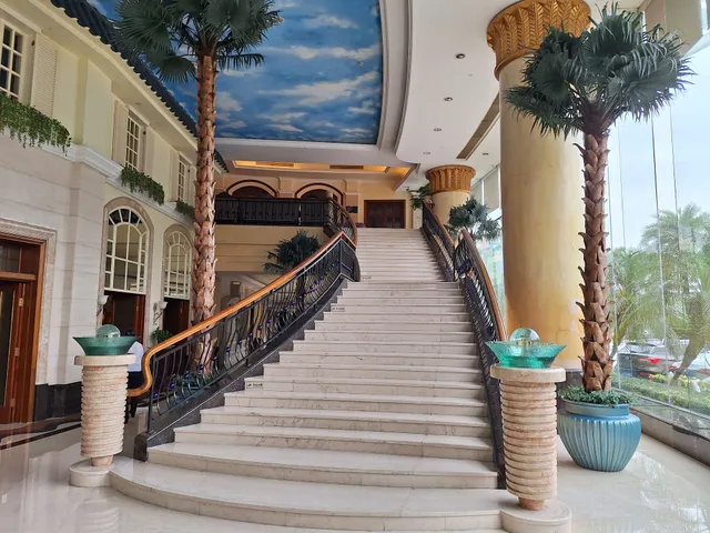 Royal Marina Plaza Hotel