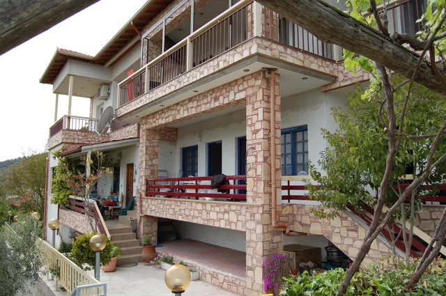Ξενώνας Ζωγραφιά (Guesthouse Zografia)