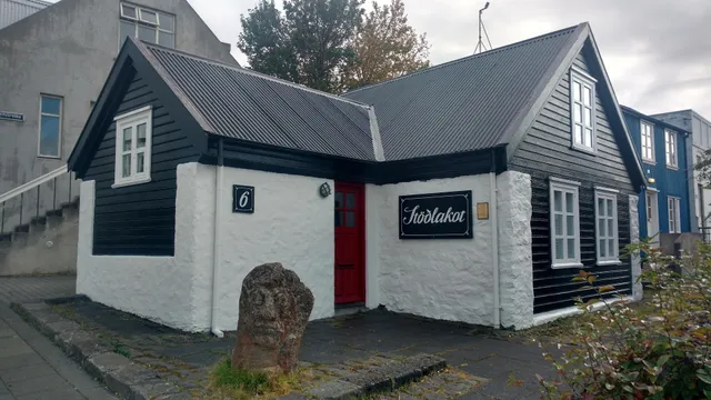 Ambassade Apartments