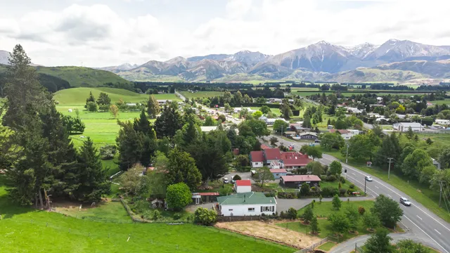 Smylies hostel, Motels & Ski Lodge and Rental