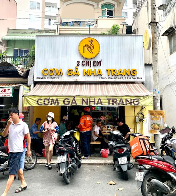 Cơm gà Nha Trang - 2 chị em