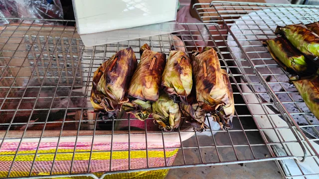 Khao Nieow Ping ( ข้าวเหนียวปิ้ง) - Grilled Sticky Rice Sweets