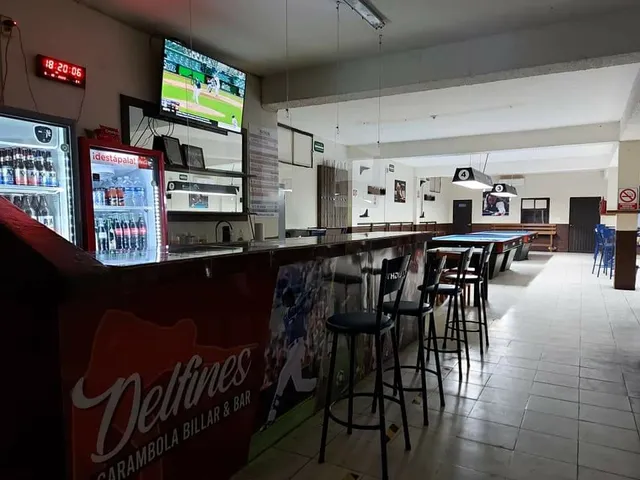 DOLPHINS Billiards Bar