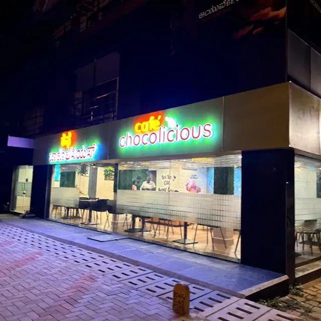 Cafe Chocolicious cafe - Best Cafe in Hubli (Pizza/Pasta/Burger/Sandwich/Apatizers/Shakes/Coffee)