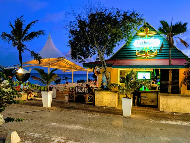 Julian's Cafe & Restaurant