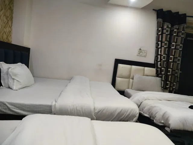 Fabstays- Preet Guest House