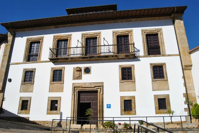 Palacio De Los Vallados