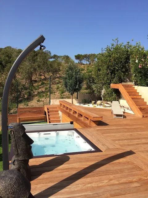 Domaine des lentisques : Locations avec terrasse jacuzzi 2 à 10 personnes
