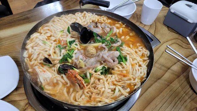 둔내해물칼국수