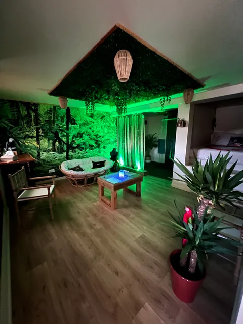 Le Maquis Rooms: love room avec SPA/Bain à remous, week-end amoureux insolite dans le parc Sainte-Baume proche Aubagne Var