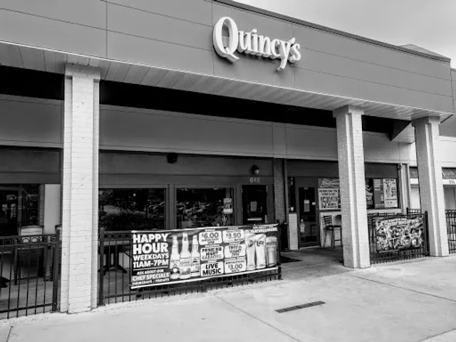 Quincy's Bar and Grille