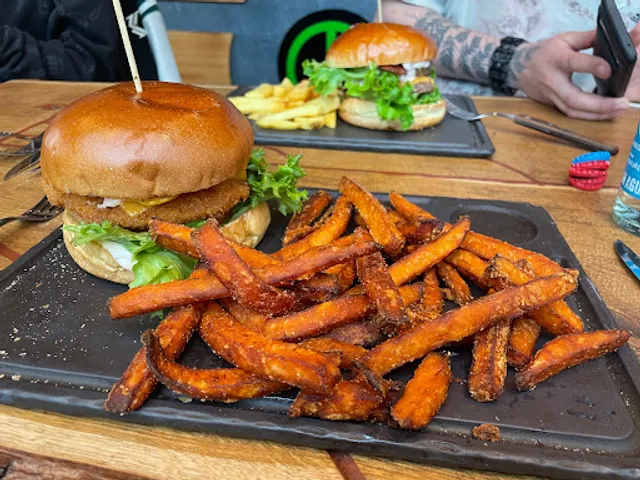 PEACE LOVE & BURGERS