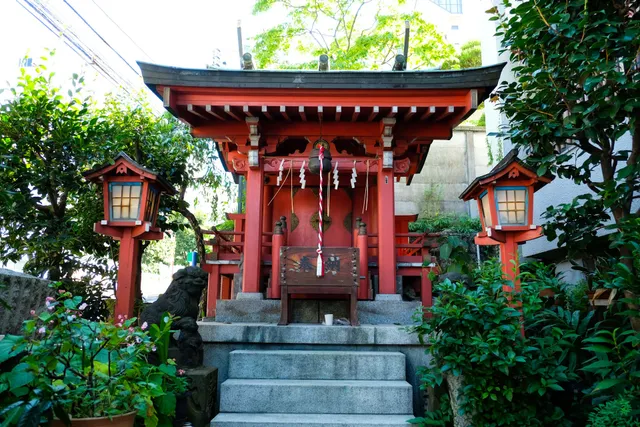 亀塚稲荷神 Kamezuka Inari Shrine
