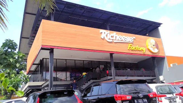 Richeese Factory Cempaka Putih