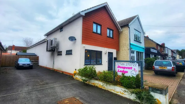 Deepcut Lodge Bed and Breakfast Self Service