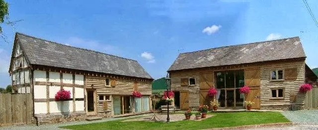 Luntley Court Farm Cottages
