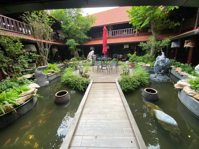 Khách sạn Sunny House