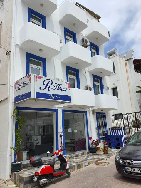 R HOUSE HOTEL
