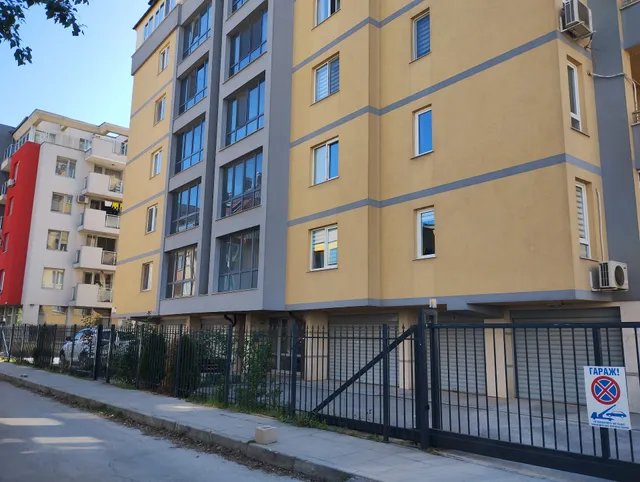 Happy Apartment & Free Breakfast - Mladost
