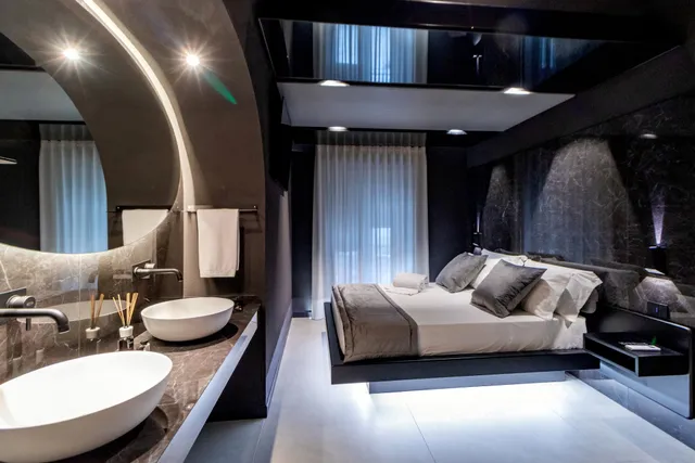 4 suites " unconventional living rooms "