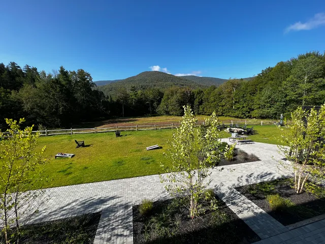 Hunter Lodge Bluebird by Lark