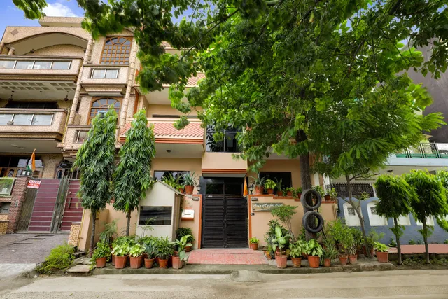 House of Comfort , Noida - Premium Stay With Kitchen Access