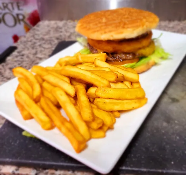 Le Bessierain Pizza-Kebab burger