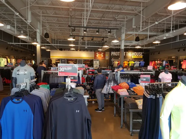 Under Armour Factory House - Tanger Outlets Tilton