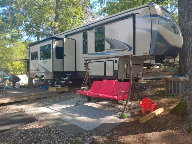 General Lee Marina & Campground