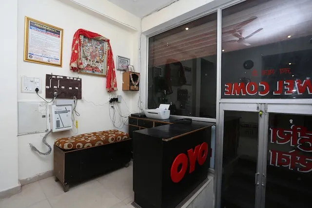 OYO 30850 Hotel Hira