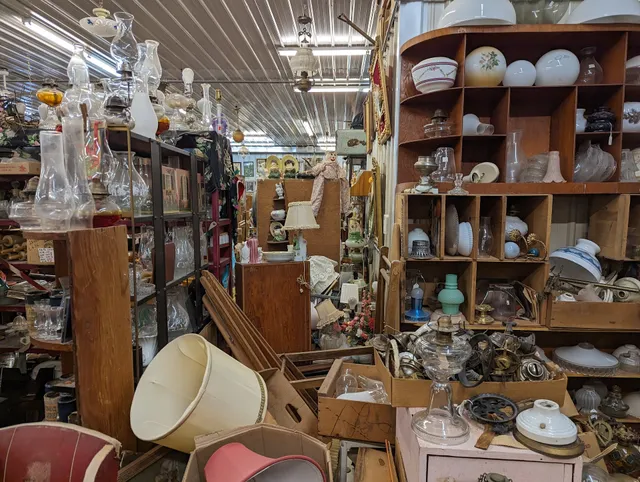 Aunt-T'S-Ques Wayside Shoppe