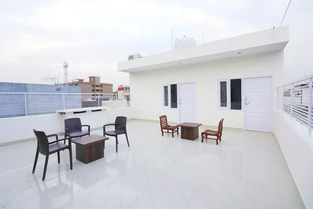 OYO 43306 High Castle