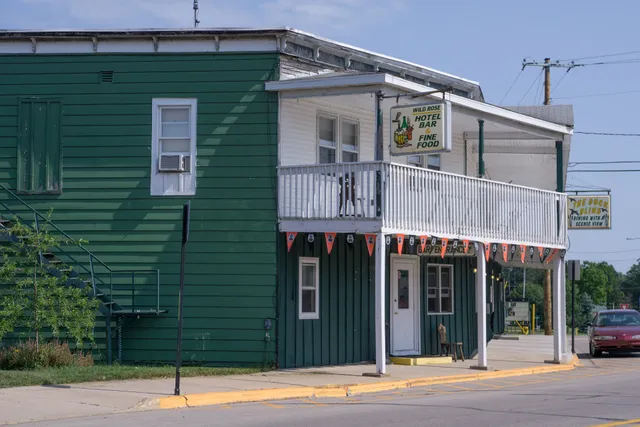 Wild Rose Hotel & Bar Ltd