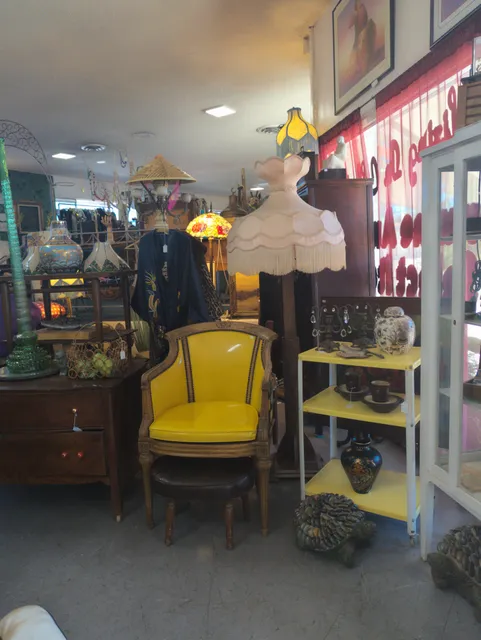 A Vintage Walk Antiques & Estate Sales