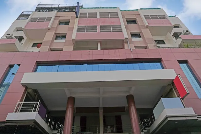 OYO 24649 Hotel Pride Executive