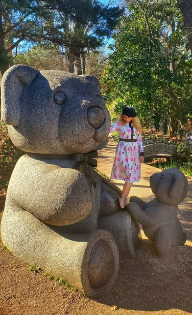 Teddy Bear Statues in Lakeside Park