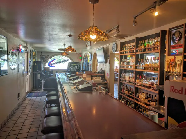 Muddy River Bar & Grill