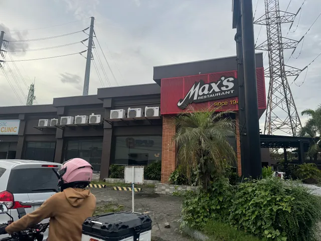 Max's Restaurant Balibago Complex