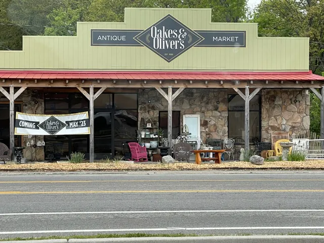 Oakes & Oliver's Antique Market