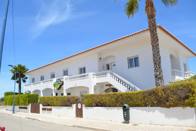 Sagres Natura Surf Camp & Hostel