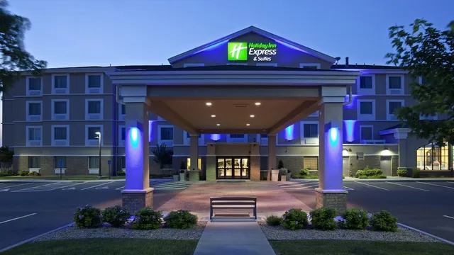 Holiday Inn Express & Suites