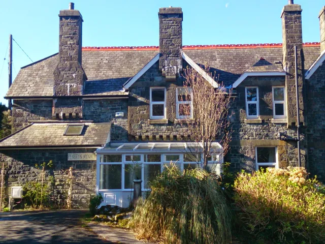 Penbryn Mynach Holiday Cottage
