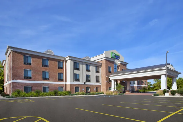 Holiday Inn Express & Suites Niles, an IHG Hotel