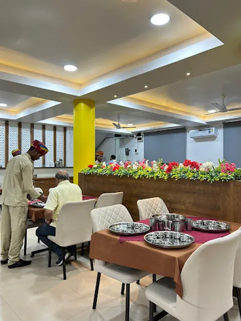 Sukhshree Pure Veg - Satara on Bangalore Highway