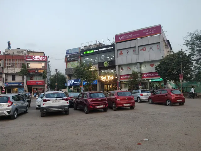 HUDA Market, Sector 56