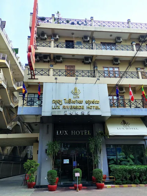 Lux Riverside Hotel & Apartment