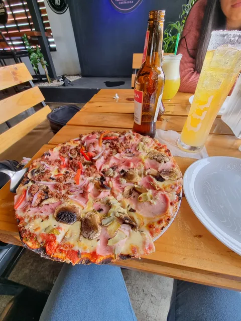 Woods Pizza & Beer Garden